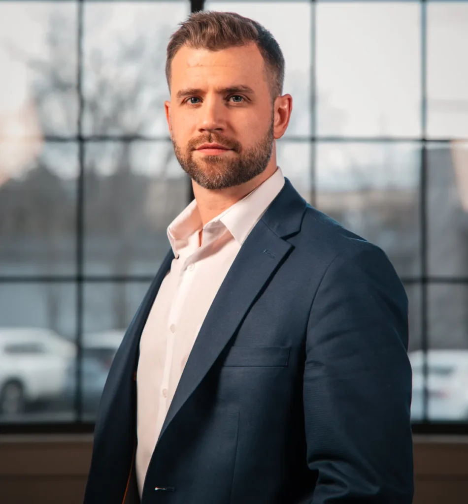 headshot of dean leber